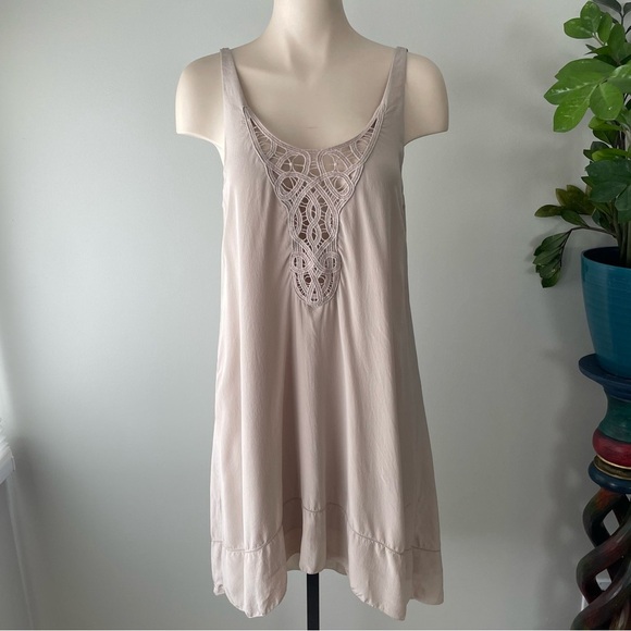 Elegant Cream Lace-Detail Dress - Picture 1 of 7